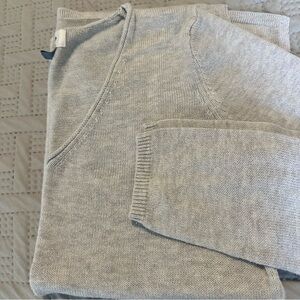 Old Navy V-Neck Sweater M